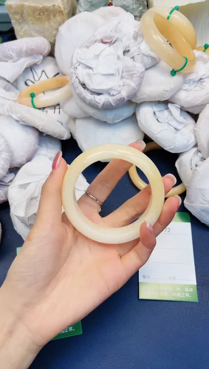 【闪购商品】石英质玉手镯未镶嵌472