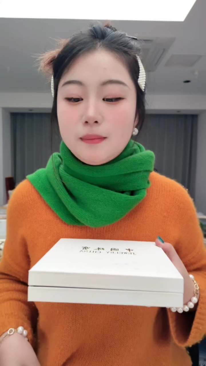 羽毛1018白色盒子