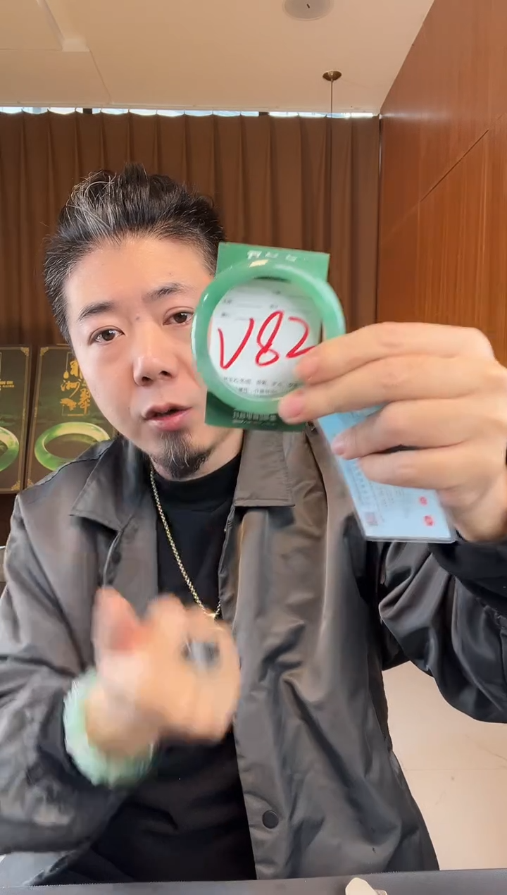 【闪购商品】石英质玉手镯未镶嵌非洲翠