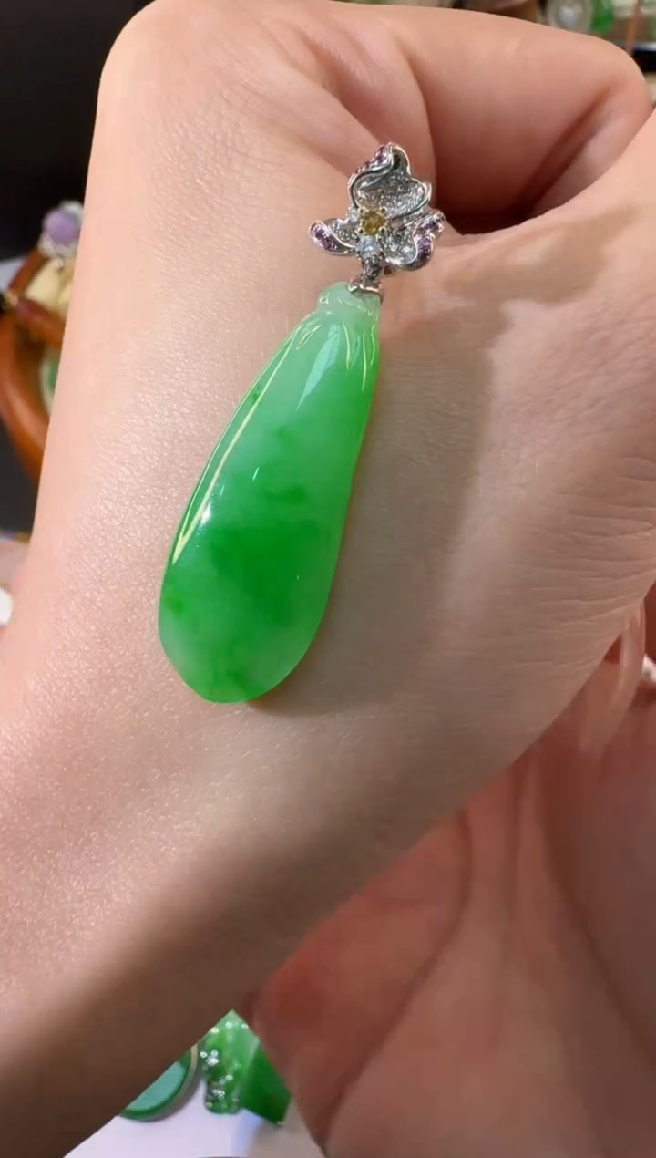 【闪购商品】翡翠颈饰18K金镶嵌缅甸翡翠A货吊坠