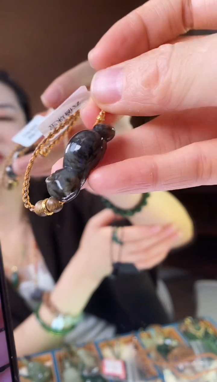 颈饰未镶嵌和田玉点墨趴趴猫手串