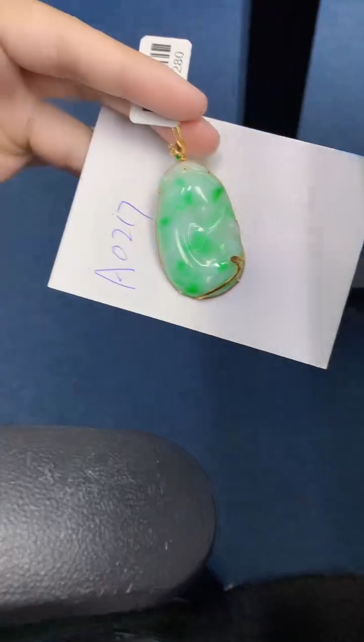 【闪购商品】翡翠颈饰18K金镶嵌000000000