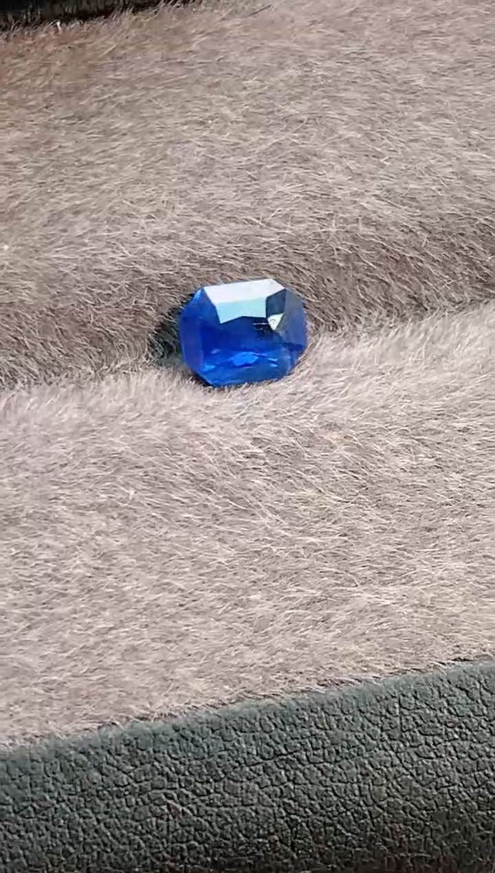 裸石蓝宝石1.28ct-9000天然无烧蓝宝石