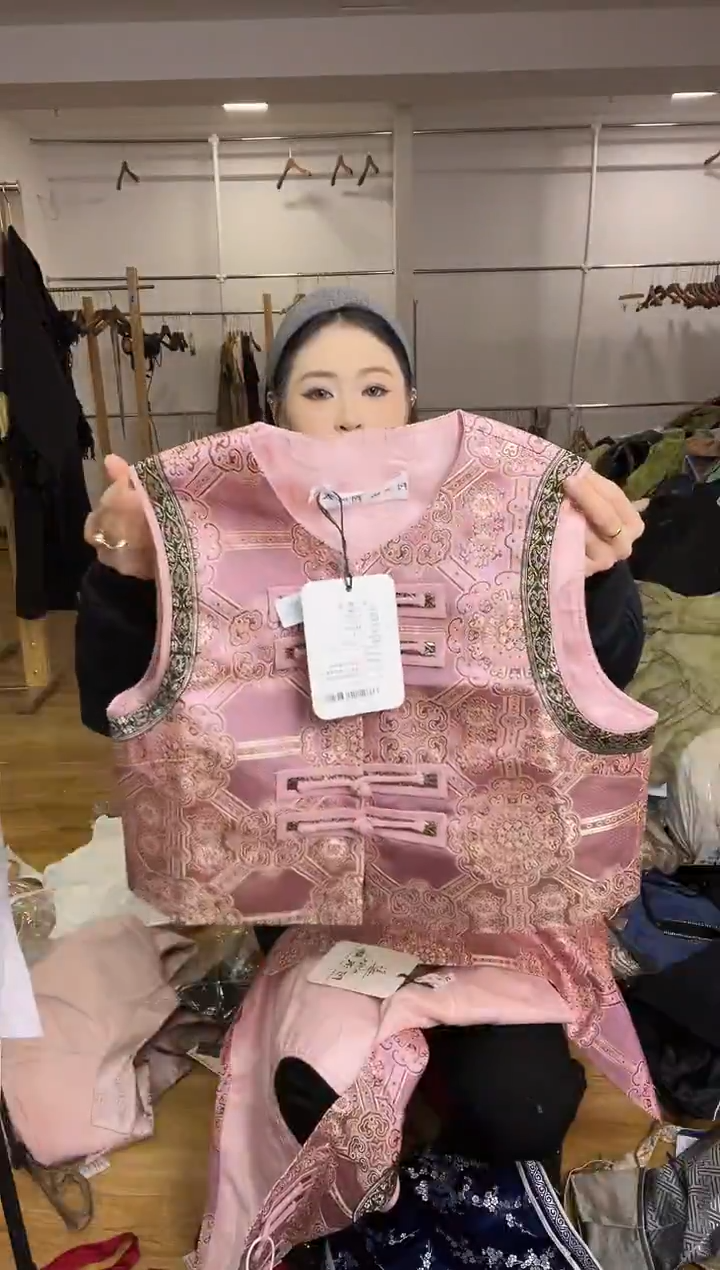 马甲       S码         100斤   