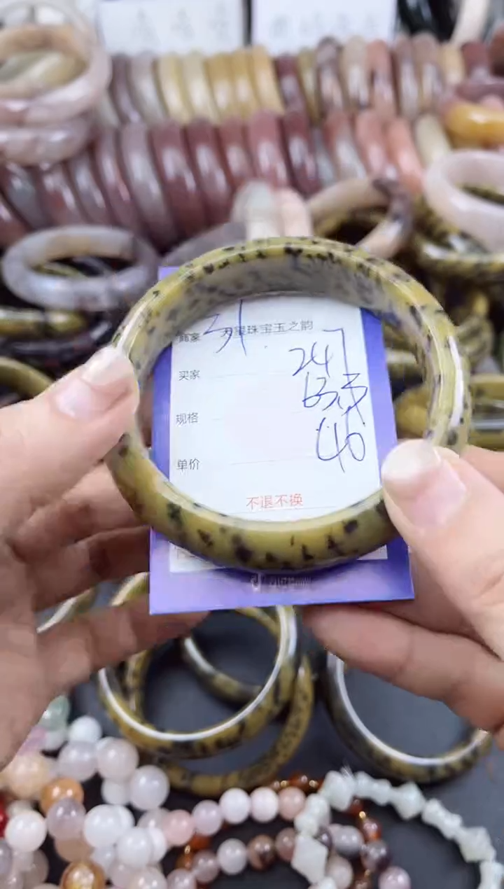 未镶嵌手镯石英质玉247