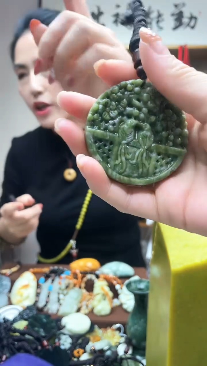 未镶嵌岫玉吊坠·`