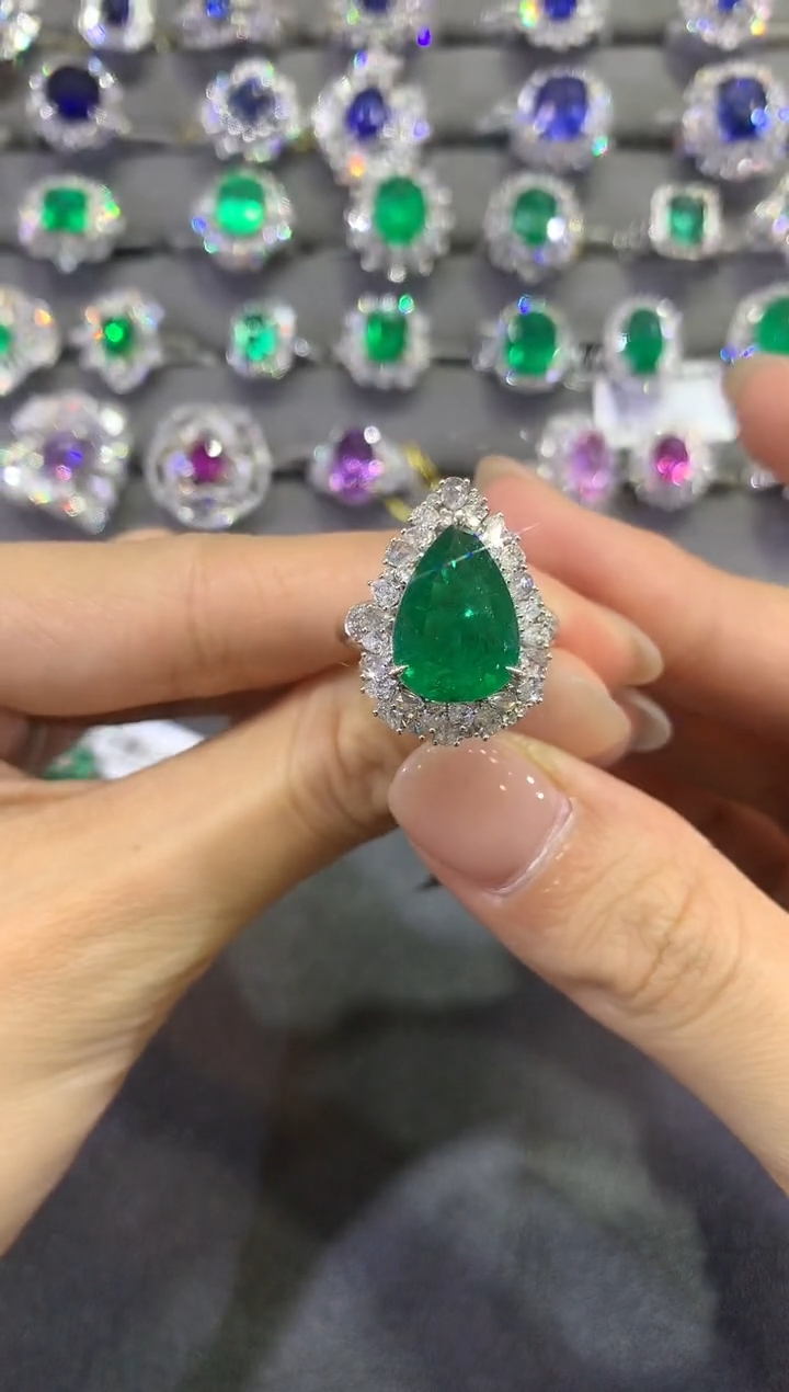 【闪购商品】祖母绿戒指18K金镶嵌a258