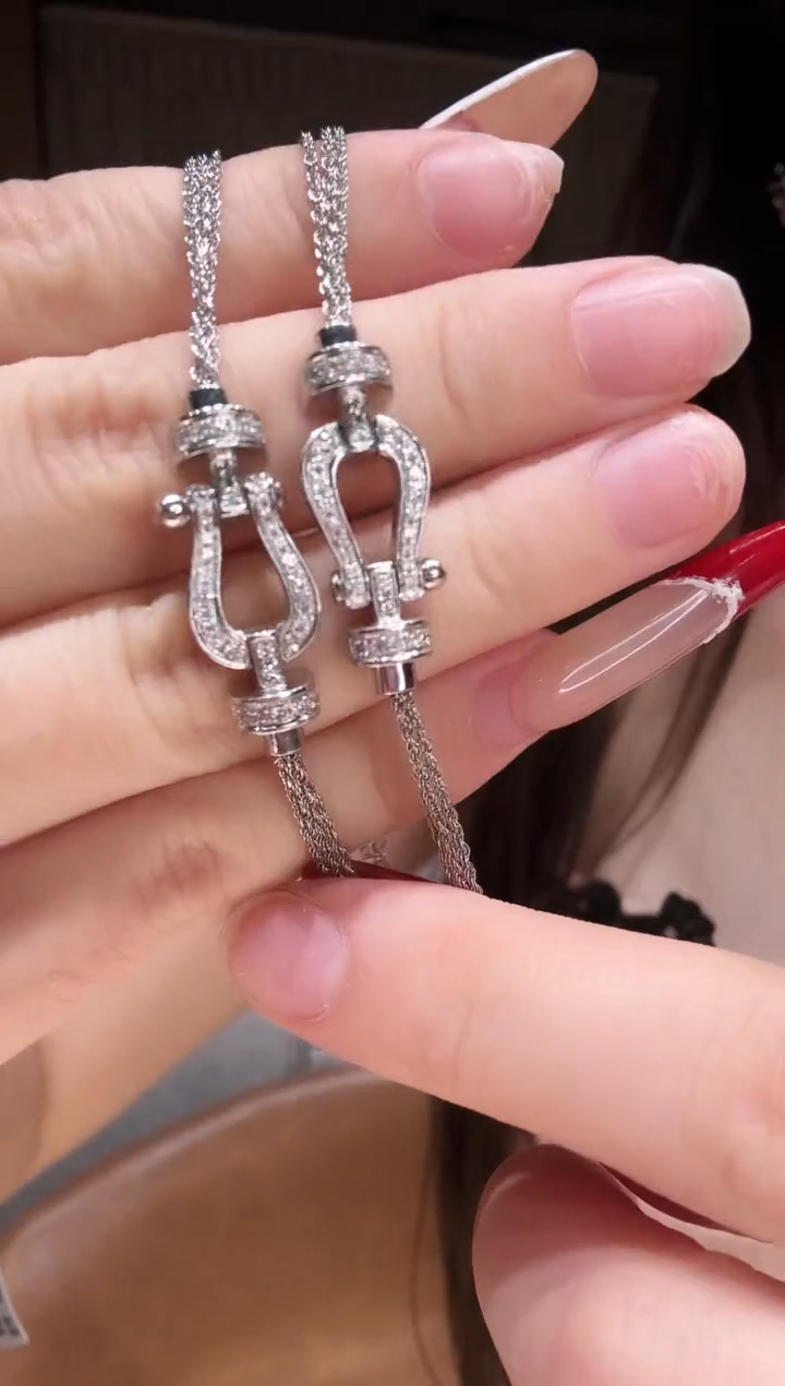 手链铂Pt950镶嵌钻石马蹄手链