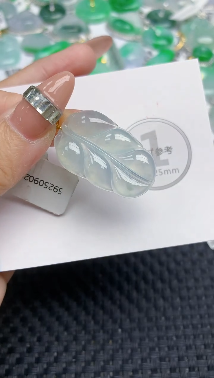 颈饰18K金镶嵌翡翠 天然缅甸A货翡翠百元以上9元证书费自理