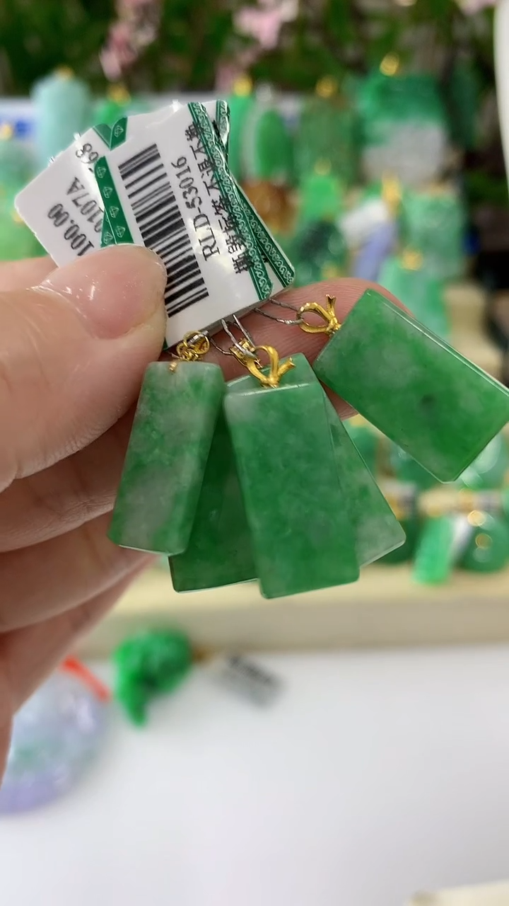 【闪购商品】翡翠吊坠(不含链)18K金镶嵌多样性发货其中一件