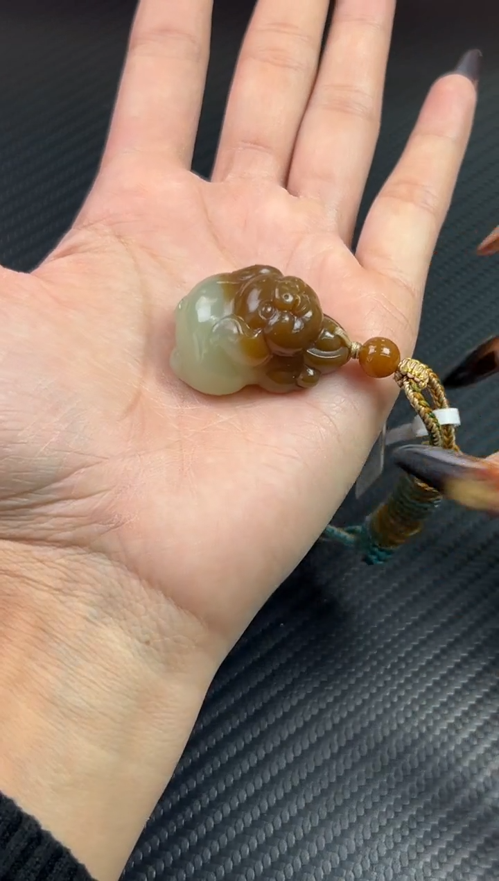 吊坠(赠链)未镶嵌和田玉若羌微色差