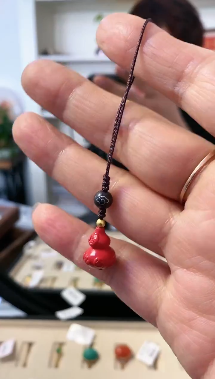 天然辰砂葫芦挂件