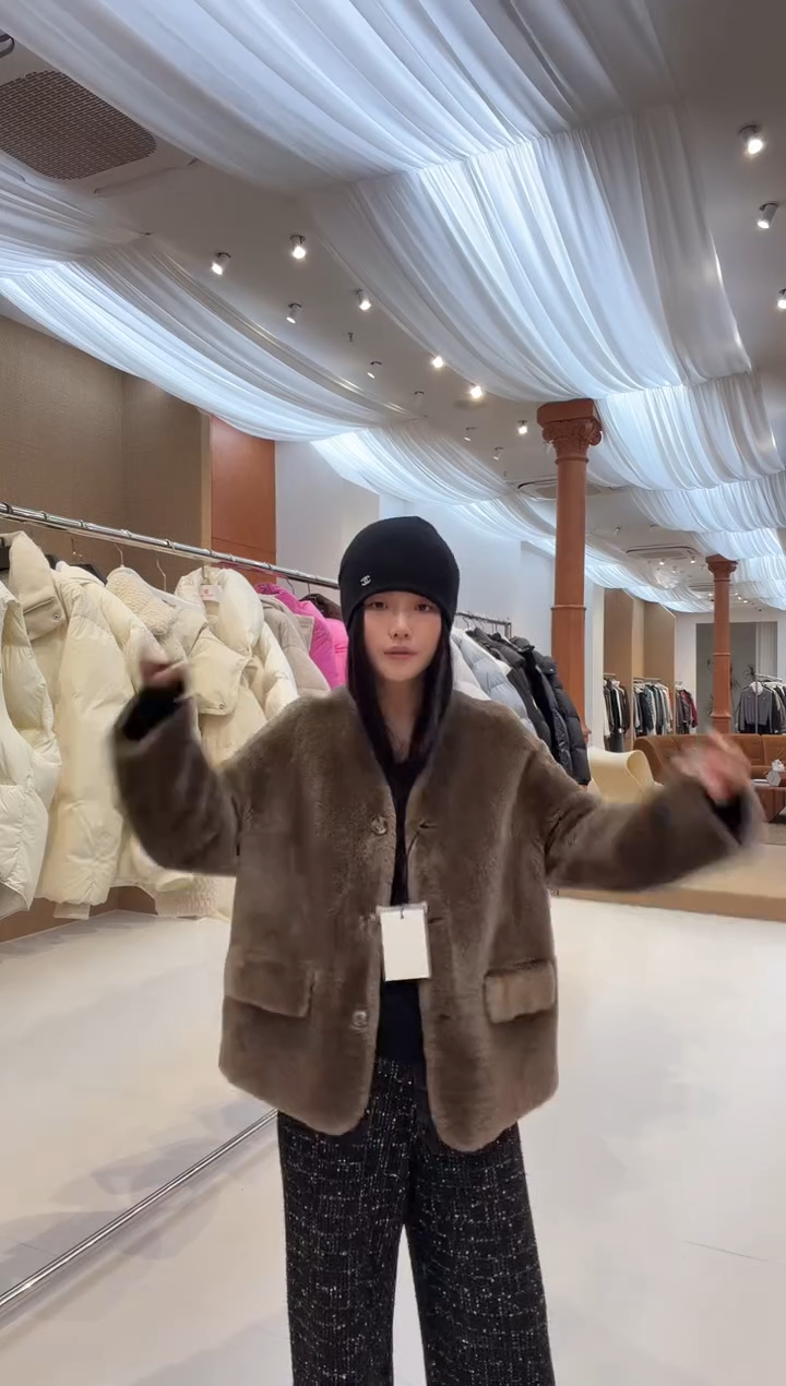 卡绿色皮毛一体真皮真毛