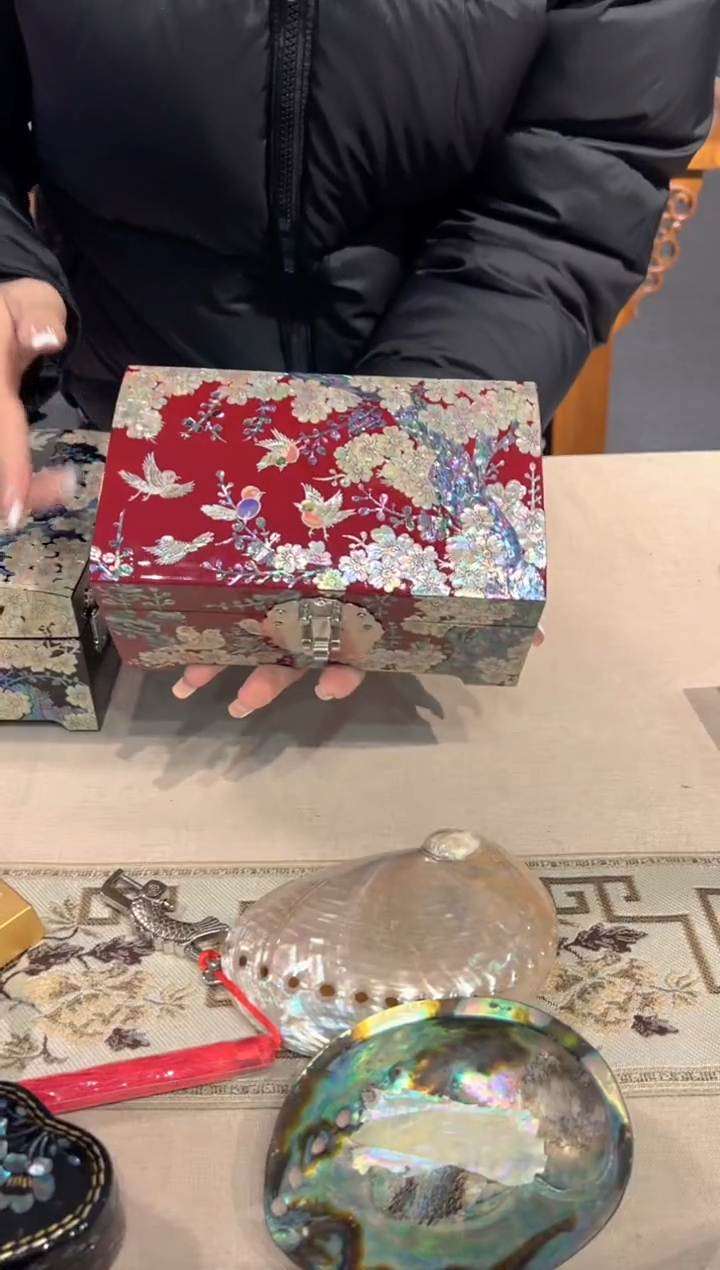 【闪购商品】鱼锁绒布底·弘贝雅螺钿漆器文化馆