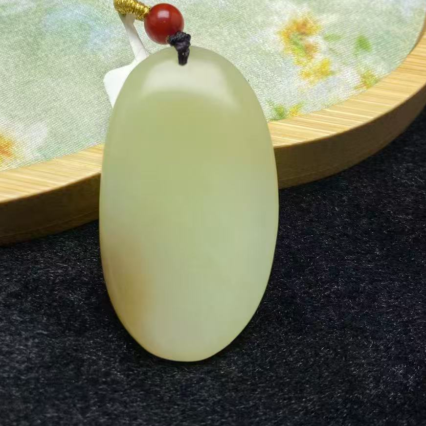 和田玉糖料观音挂件V061