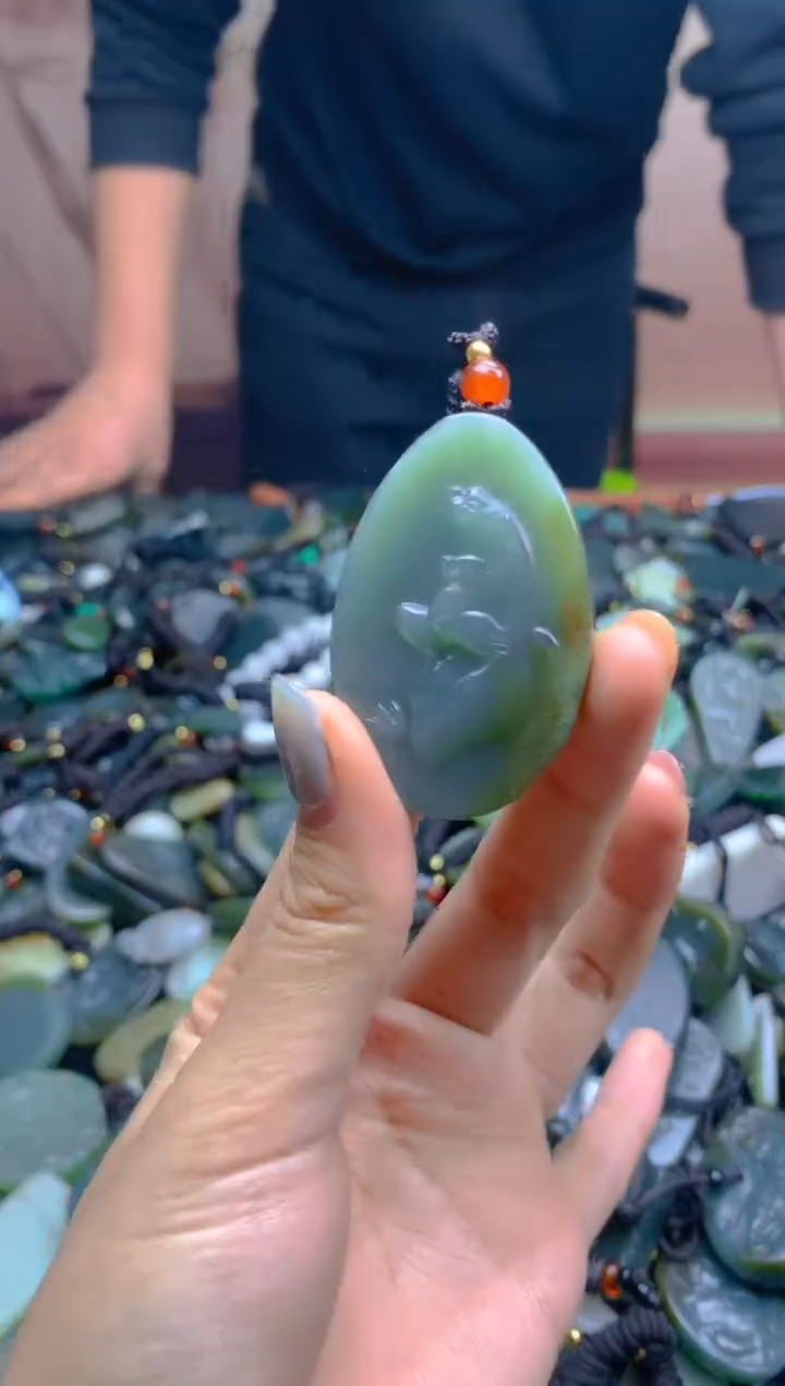 颈饰未镶嵌和田玉1