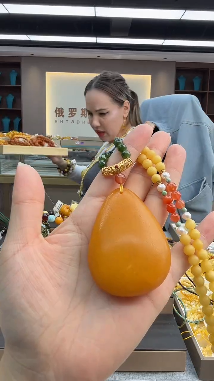 琥珀颈饰未镶嵌211秒拍号 假一罚三 