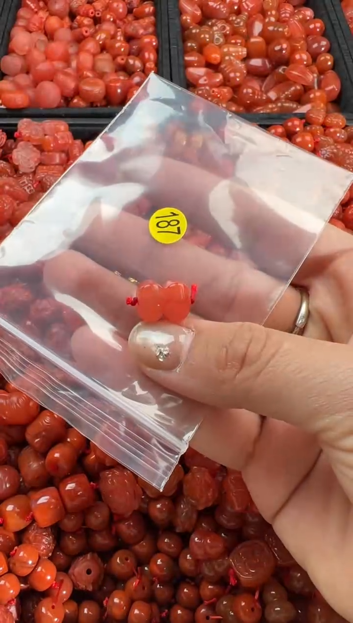 【闪购商品】南红玛瑙颈饰未镶嵌1