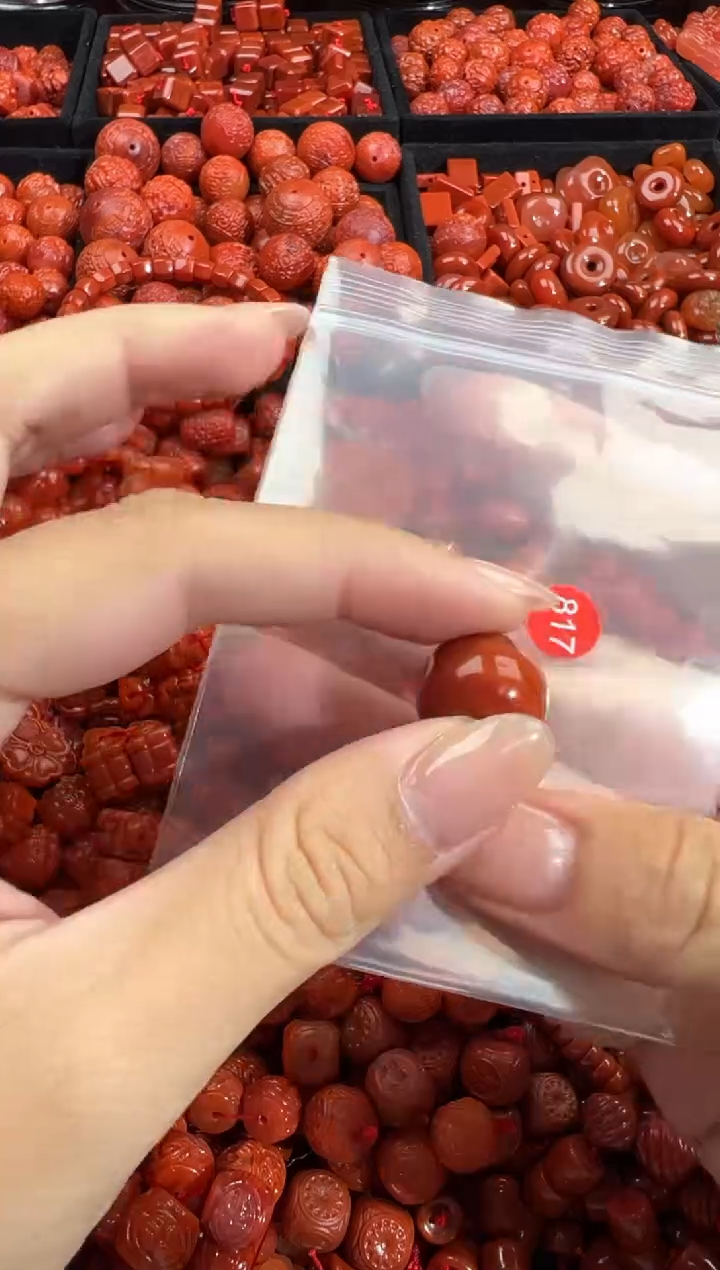 南红玛瑙未镶嵌颈饰1