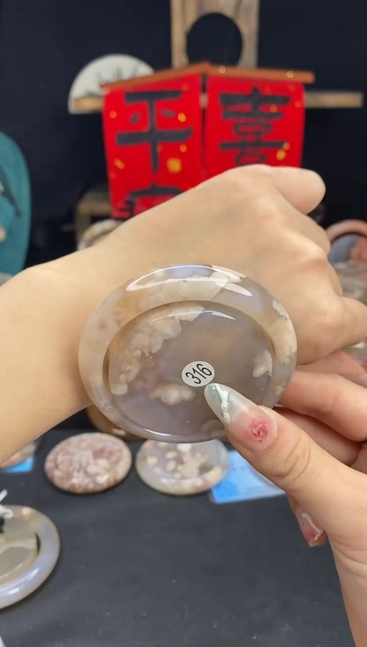 【闪购商品】石英质玉手镯（圆镯）未镶嵌53