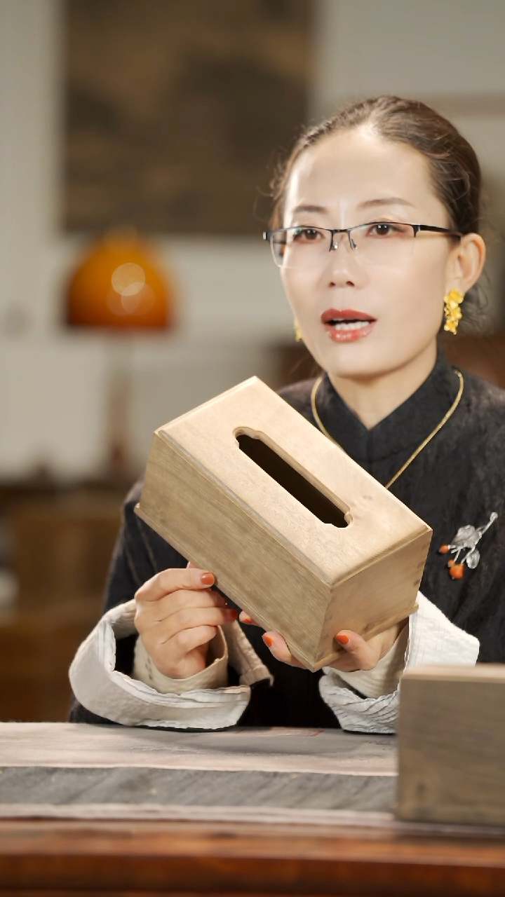 【闪购商品】金丝楠木雕488果香精工纸巾盒