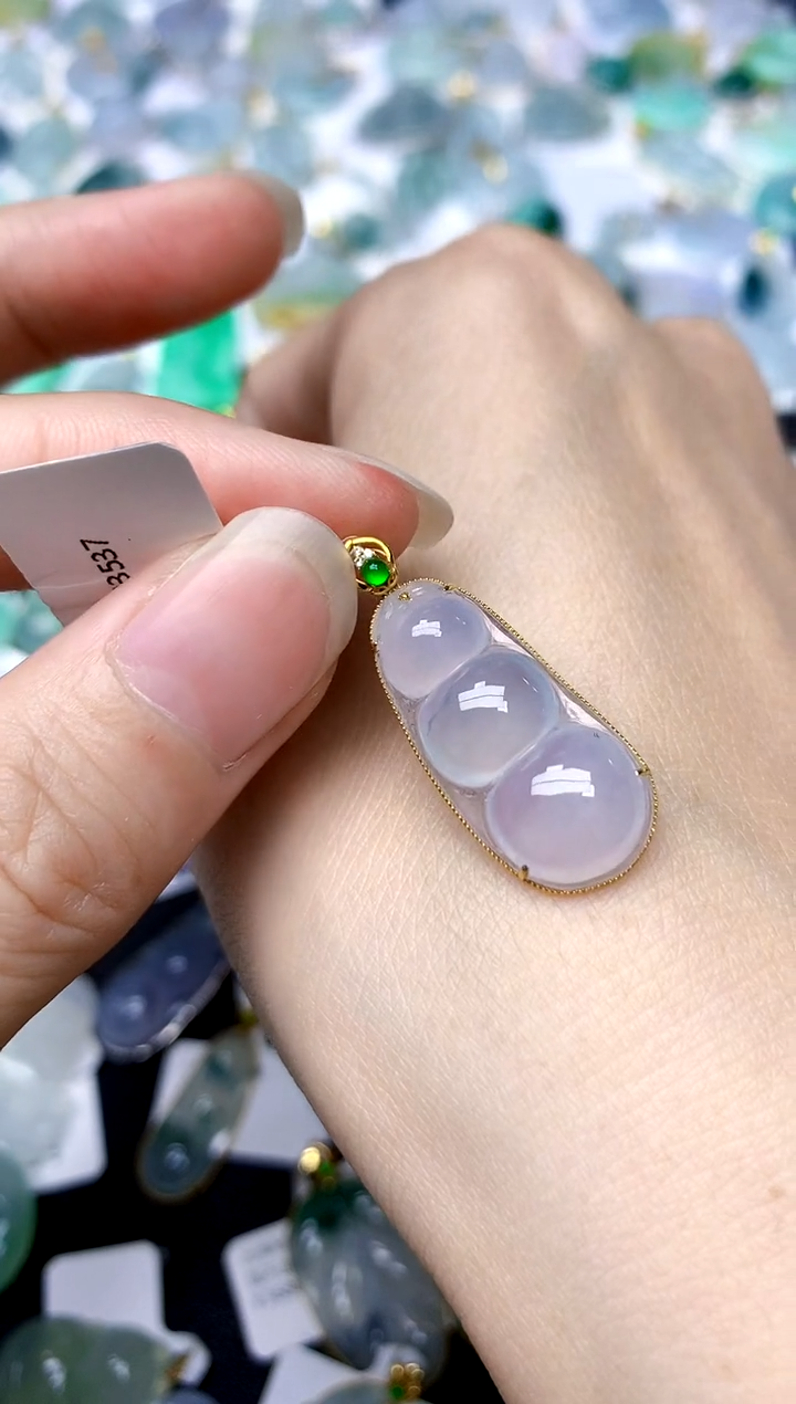 颈饰18K金镶嵌翡翠天然A货翡翠