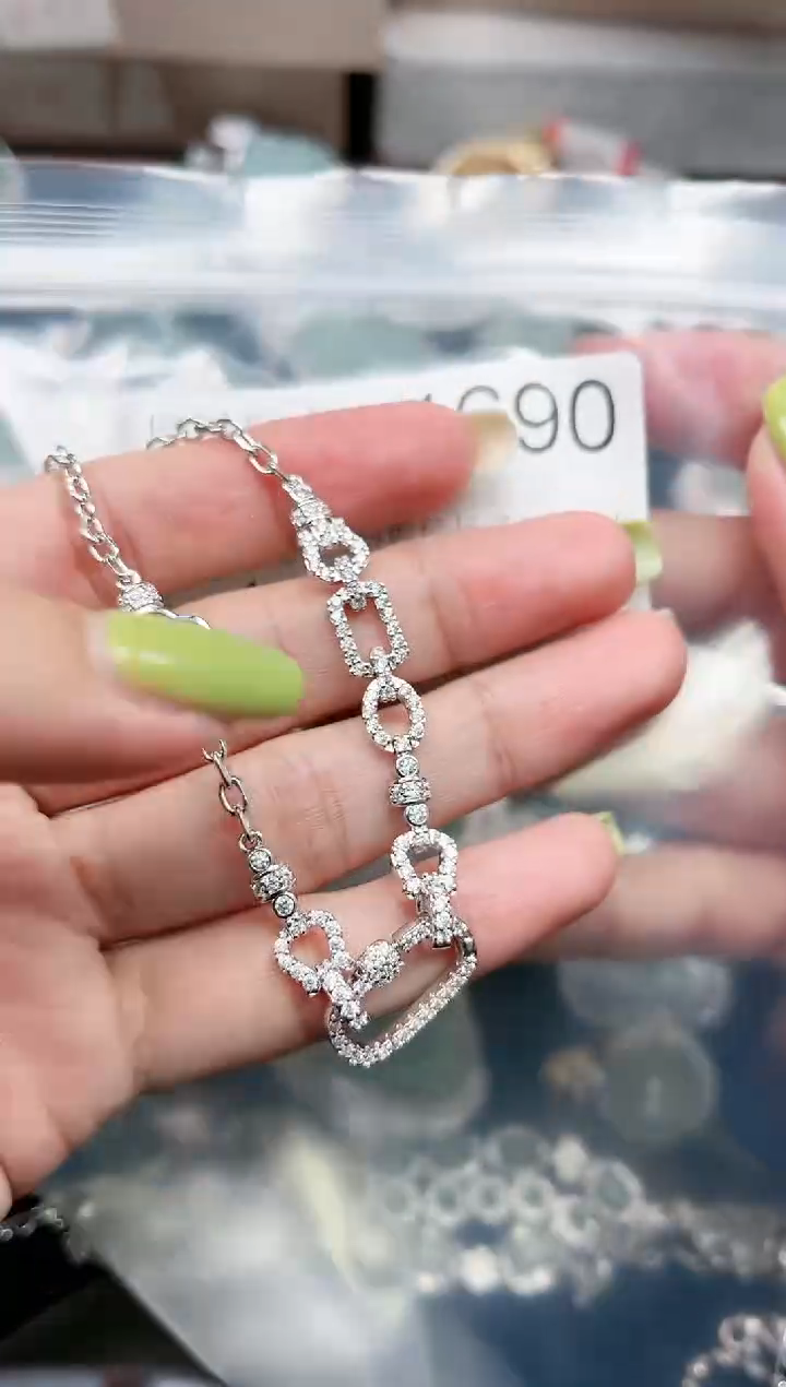 【闪购商品】翡翠颈饰未镶嵌1690赠皮绳