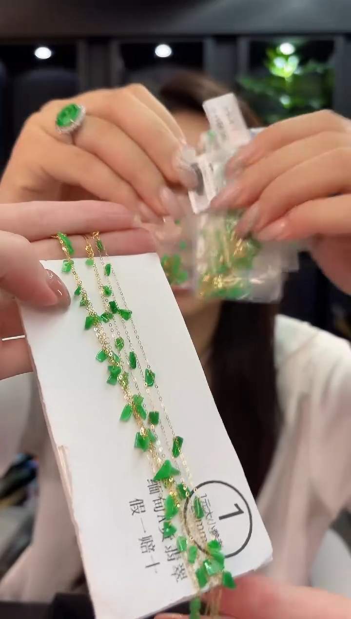 颈饰18K金镶嵌翡翠缅甸A货/多样性发货/一件
