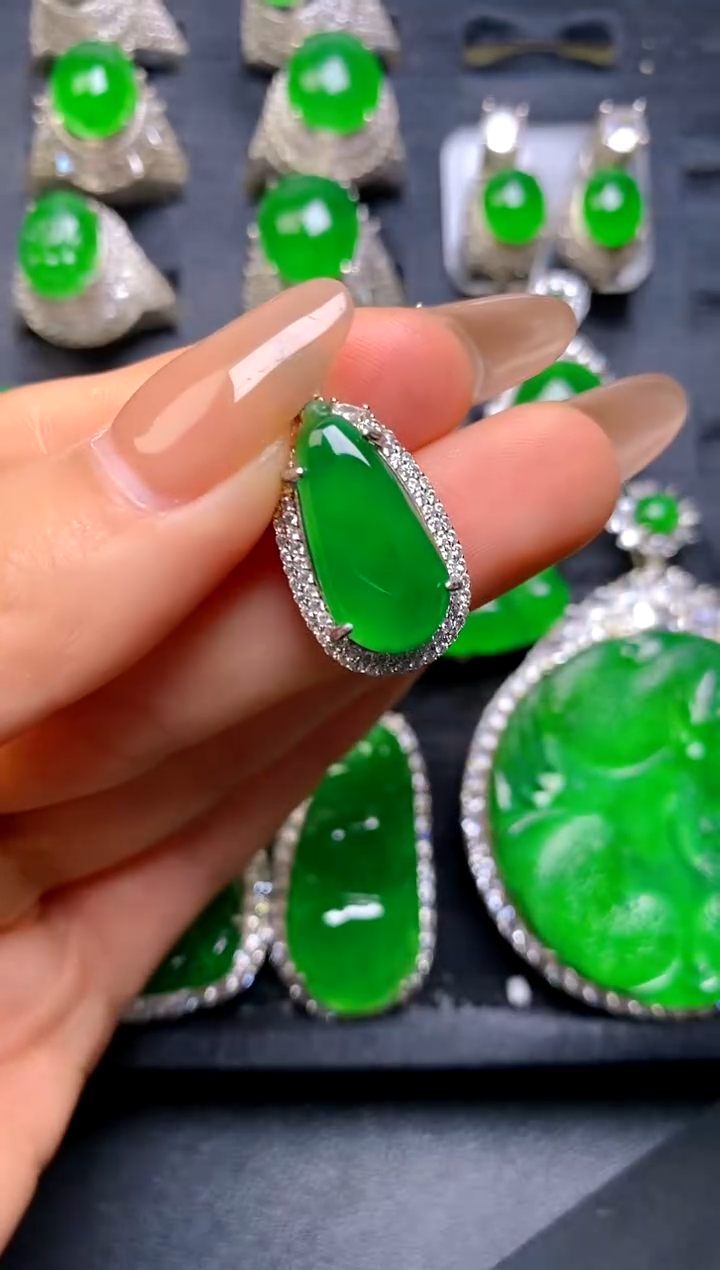 【闪购商品】翡翠吊坠(赠链)银S925镶嵌福瓜吊坠