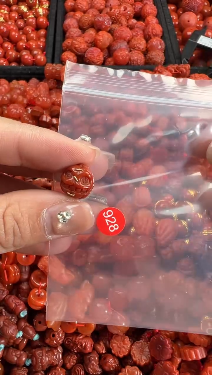南红玛瑙未镶嵌颈饰1