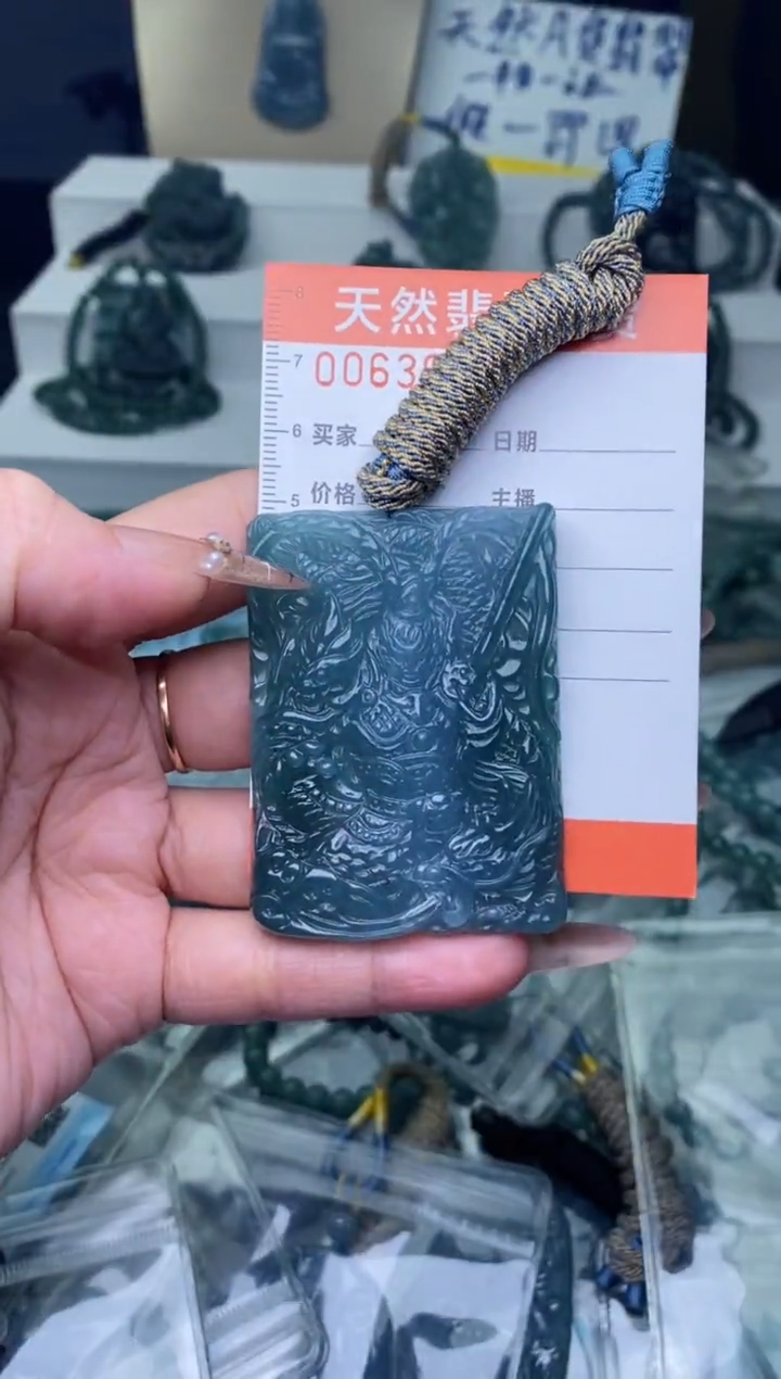 【闪购商品】翡翠颈饰未镶嵌··········