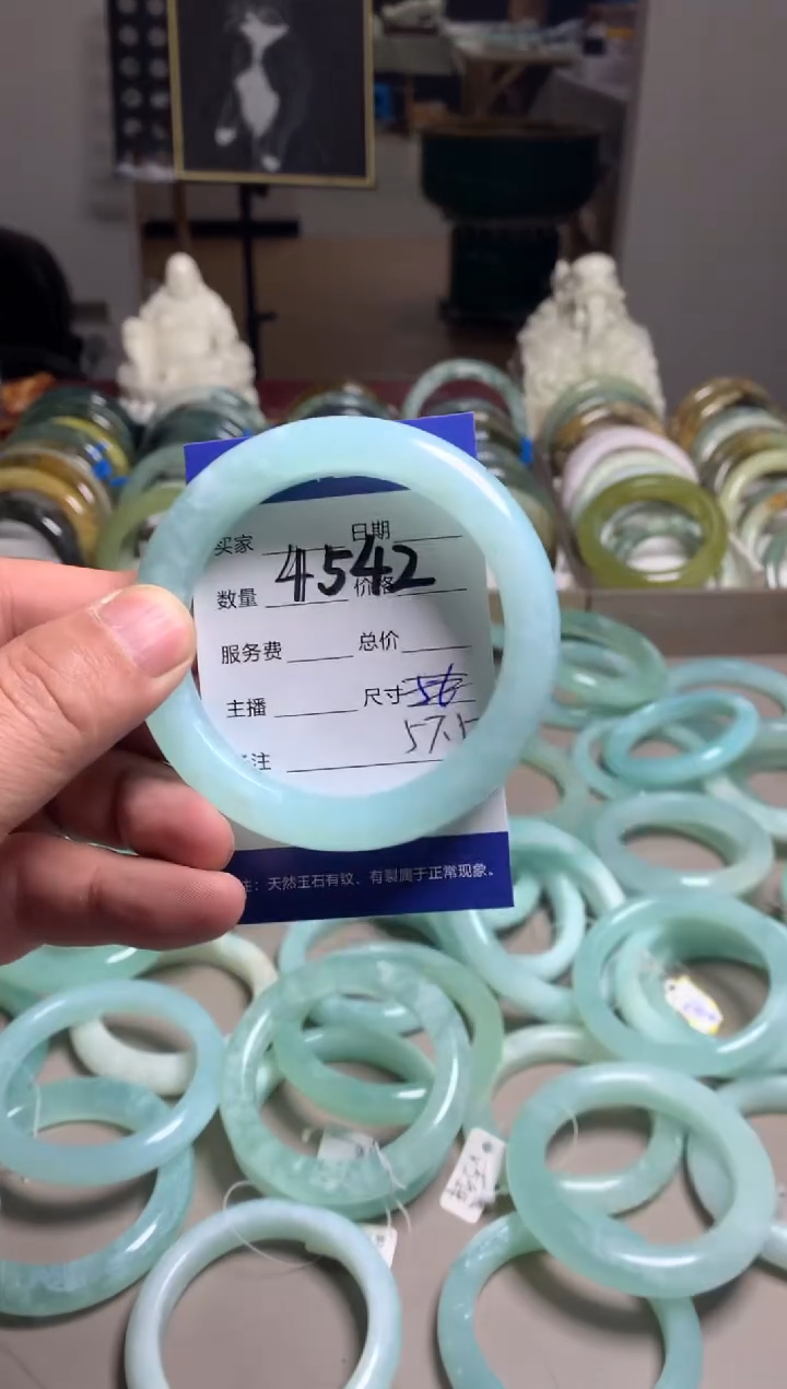 【闪购商品】蛇纹石玉手镯未镶嵌4542