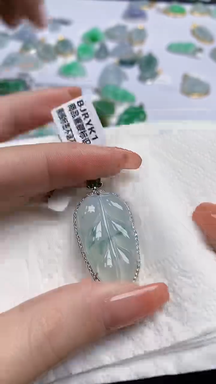 【闪购商品】翡翠颈饰18K金镶嵌天然翡翠A货