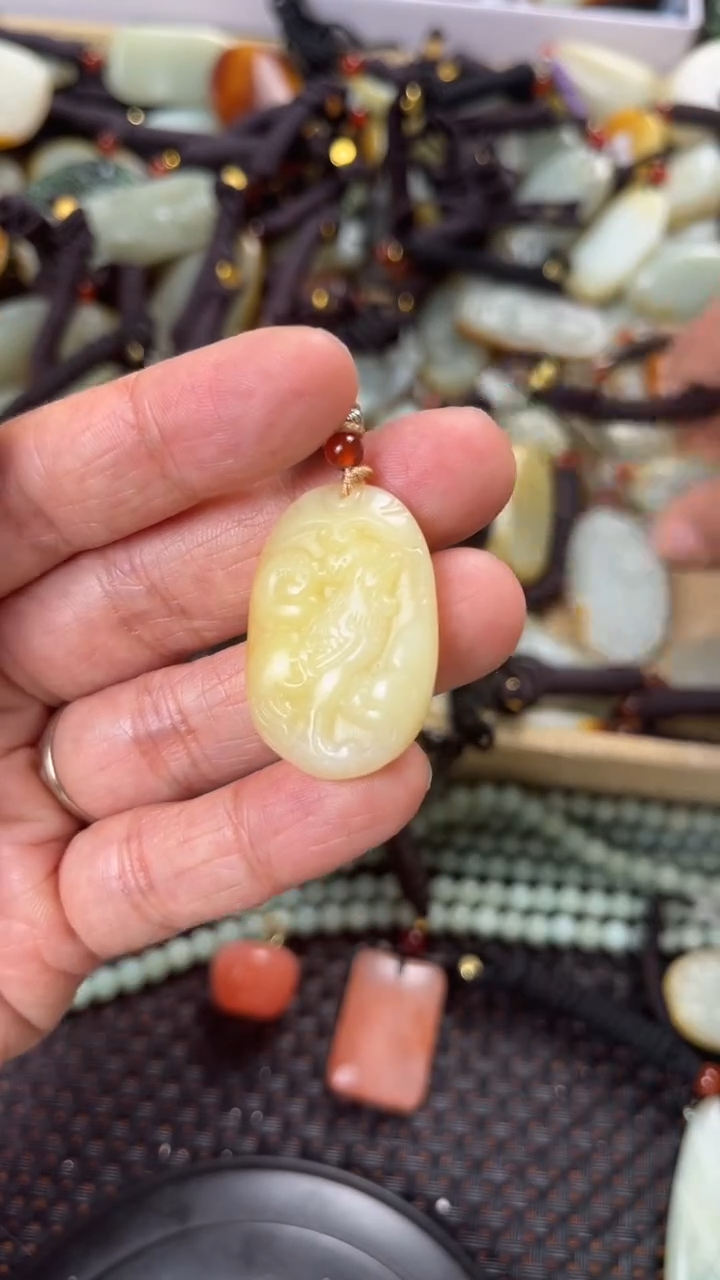 【闪购商品】和田玉颈饰未镶嵌多样性发货没有证书拍一发一有瑕