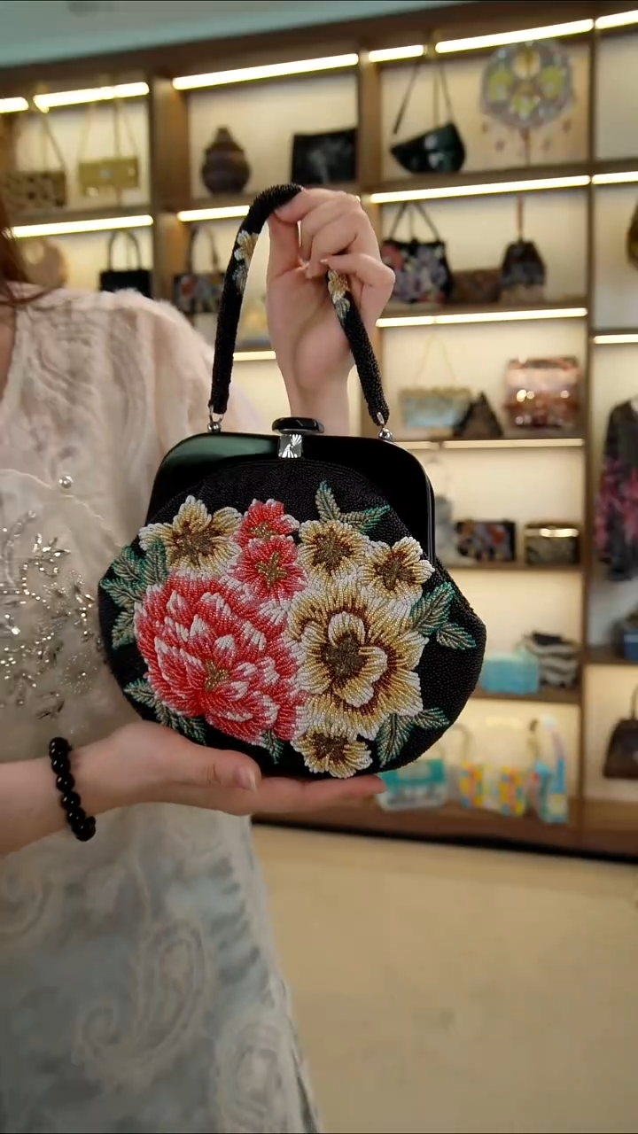 织物103百格汇手工串珠包