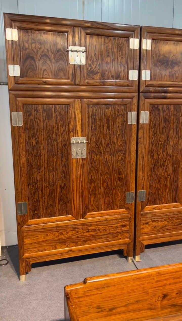 【闪购商品】花梨木类木雕大衣柜一对