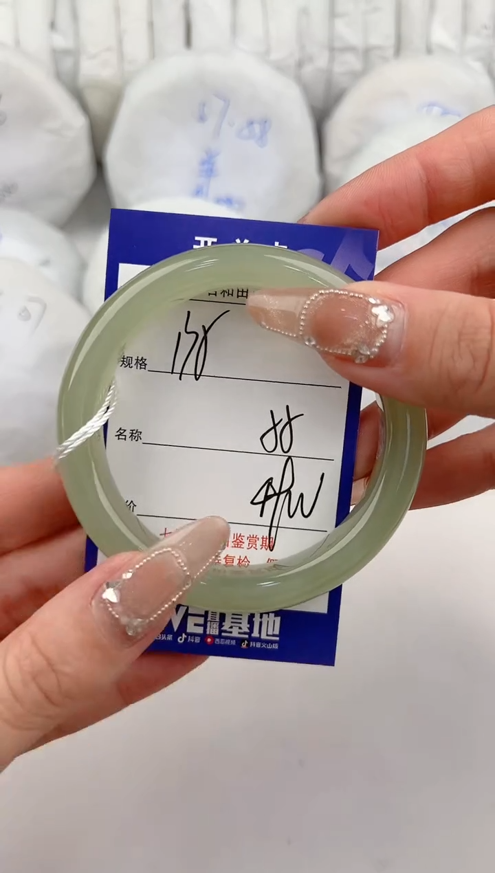 【闪购商品】和田玉手镯未镶嵌135颜色微差无瑕疵