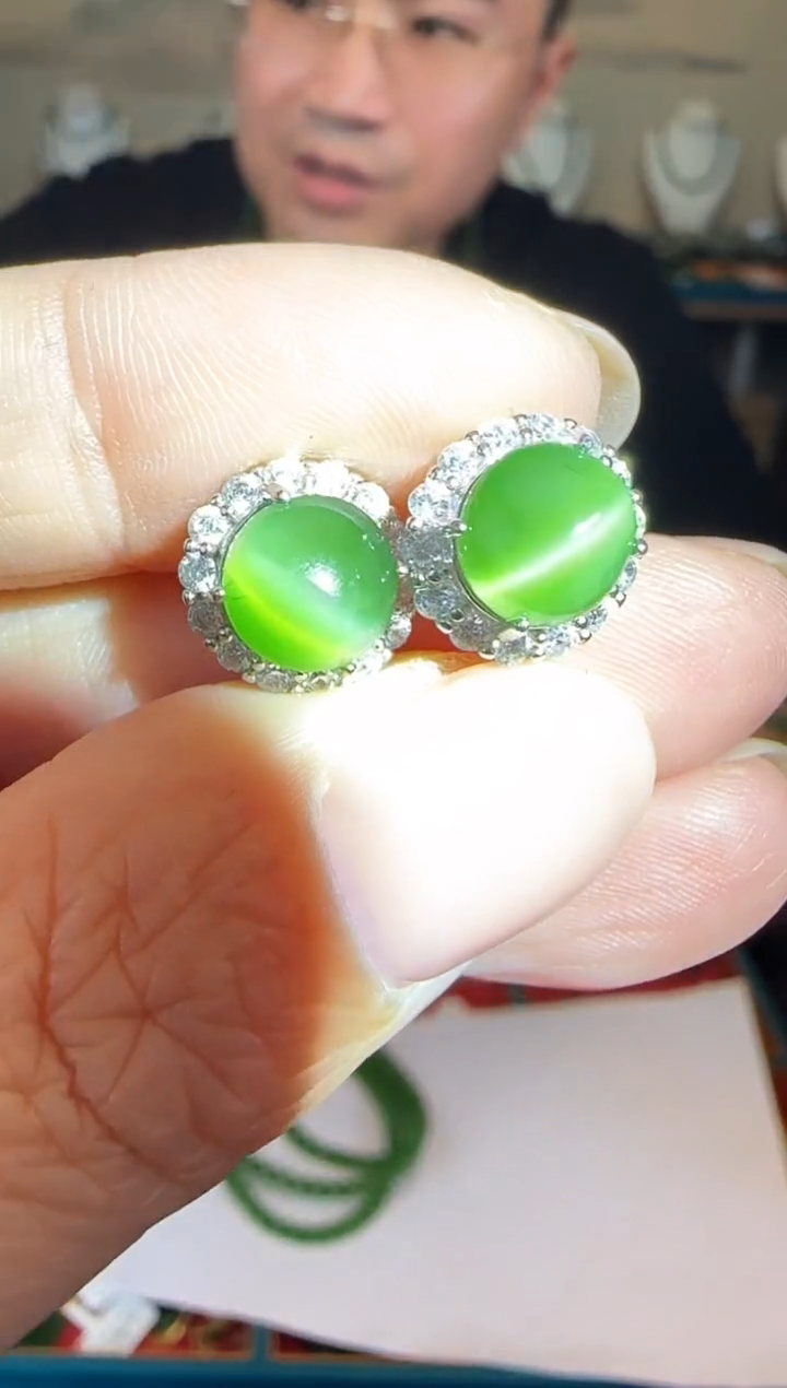 未镶嵌和田玉耳饰圆形蛋面