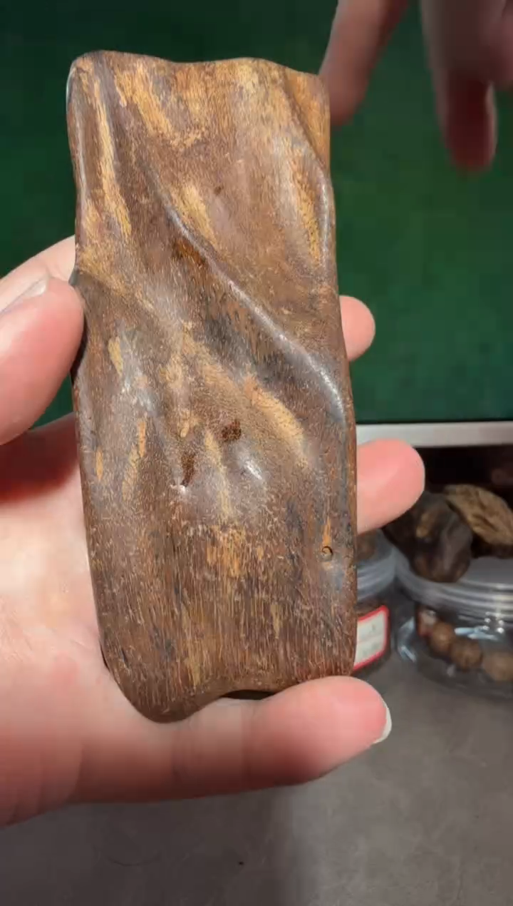 沉香手把件香港多样性发一