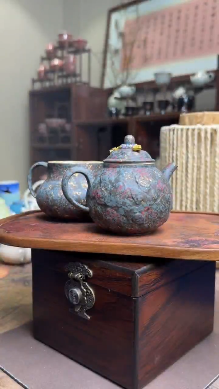 【闪购商品】粉引刷金松鳞壶葫芦公道