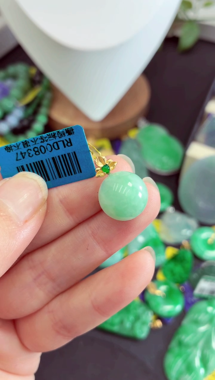 吊坠(不含链)未镶嵌翡翠挂件