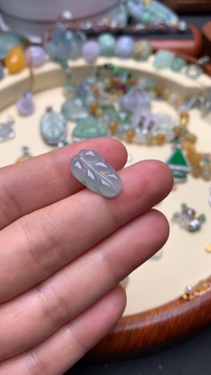 【闪购商品】翡翠颈饰未镶嵌翡翠叶子