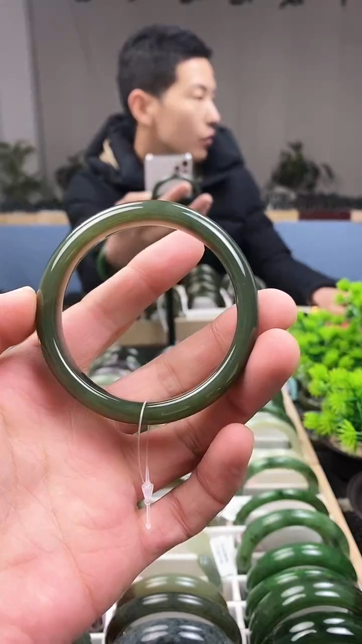 【闪购商品】和田玉手镯未镶嵌56