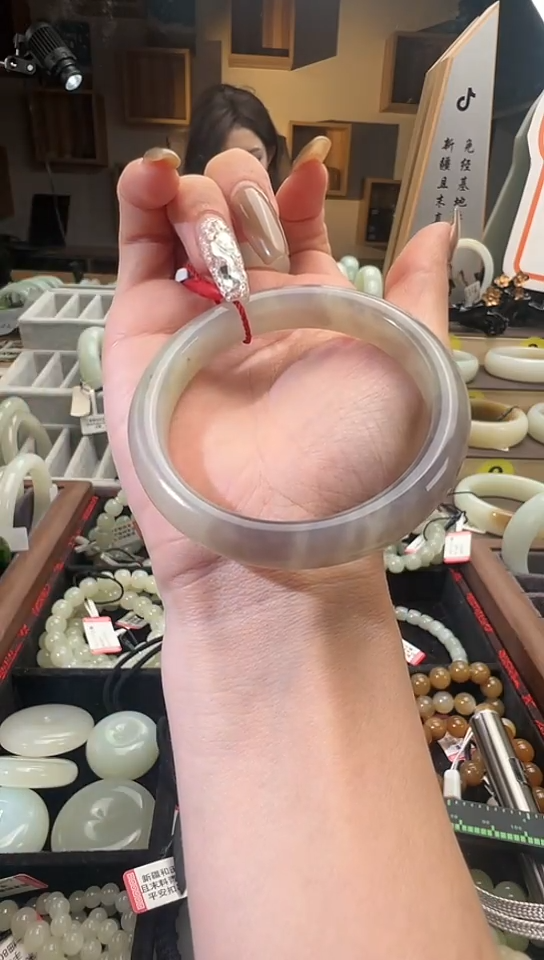 【闪购商品】和田玉手镯未镶嵌青海料冰葡萄籽手镯52+/36.4克