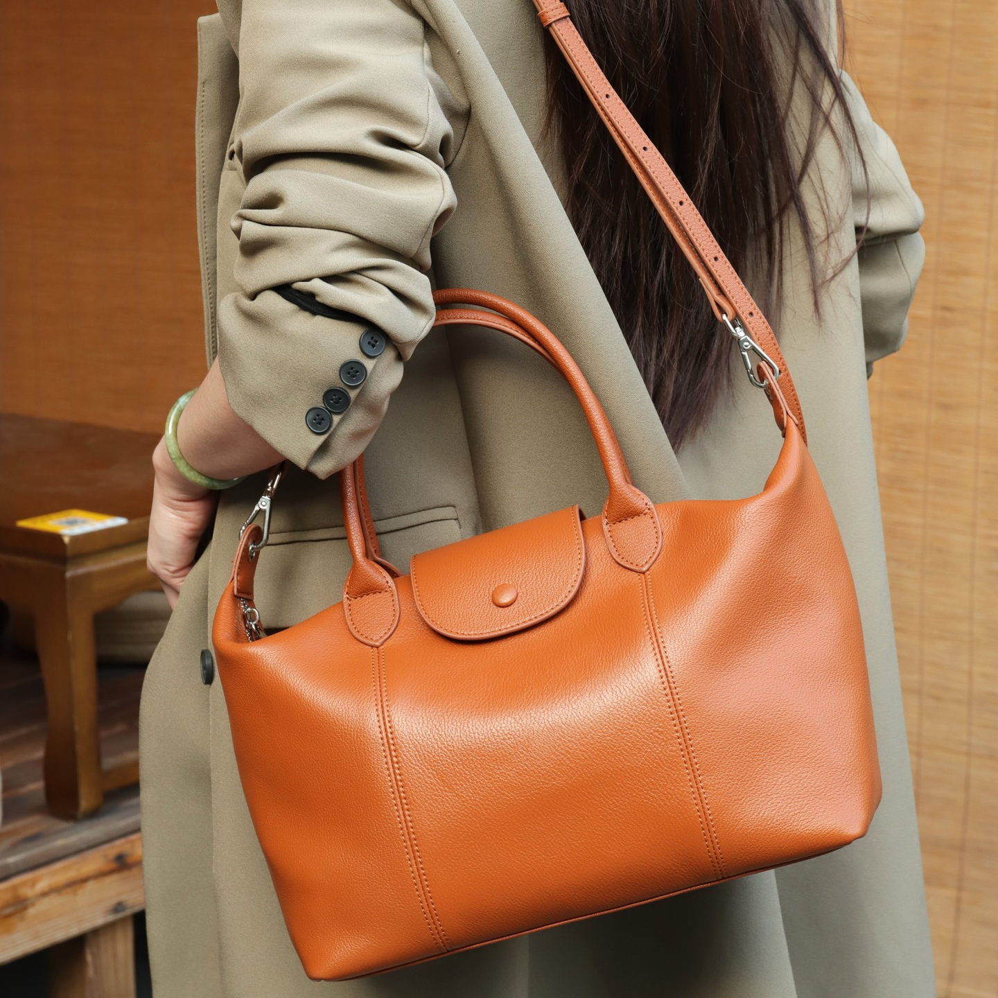 2025新版头层植鞣牛皮单肩腋下斜挎包高级感复古真皮元宝包