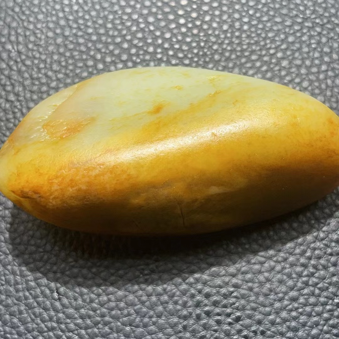 新疆和田籽料黄皮原石