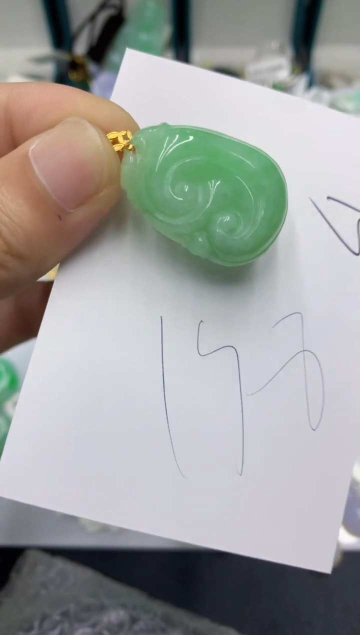 翡翠18K金镶嵌颈饰翡翠