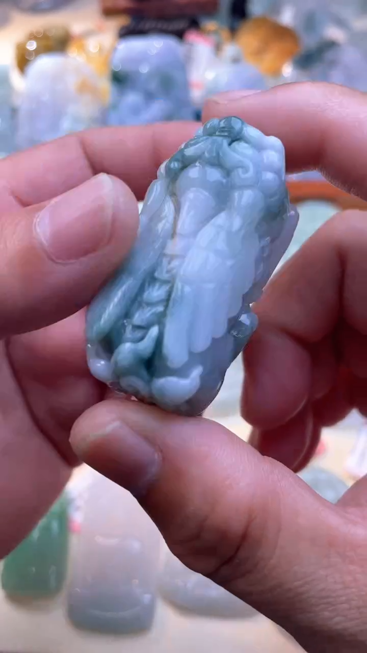 翡翠未镶嵌颈饰貔貅