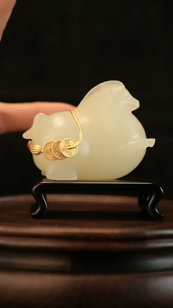 云南石竹叶青雕刻：马背金币