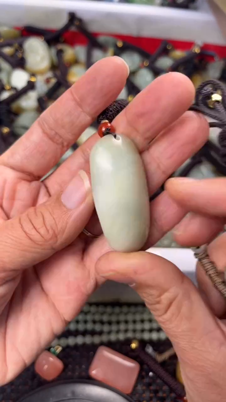【闪购商品】和田玉颈饰未镶嵌多样性发货没有证书拍一发一有瑕